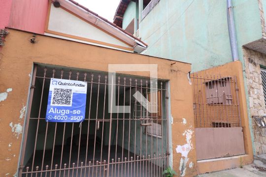 Fachada de casa para alugar com 1 quarto, 25m² em Parque São Rafael, São Paulo