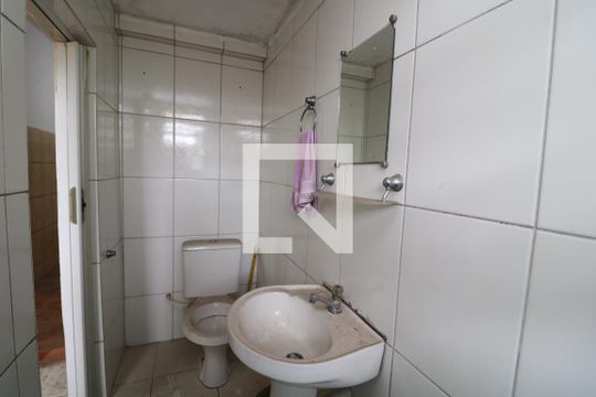 Banheiro de casa para alugar com 1 quarto, 25m² em Parque São Rafael, São Paulo