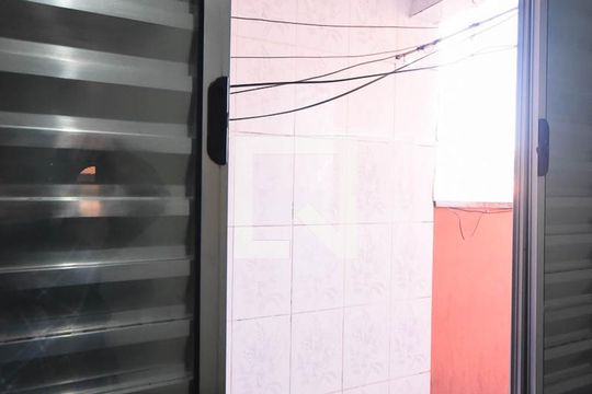 Vista do quarto 1 de casa para alugar com 2 quartos, 60m² em Jardim Oliveiras, Taboão da Serra
