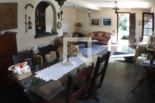 Sala de casa à venda com 4 quartos, 300m² em Taquara, Rio de Janeiro
