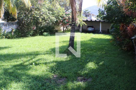 Quintal de casa à venda com 4 quartos, 300m² em Taquara, Rio de Janeiro