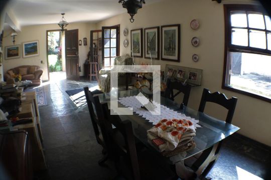 Sala de casa à venda com 4 quartos, 300m² em Taquara, Rio de Janeiro