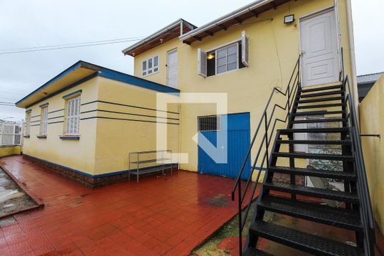 Quintal de casa à venda com 4 quartos, 200m² em Passo D’areia, Porto Alegre