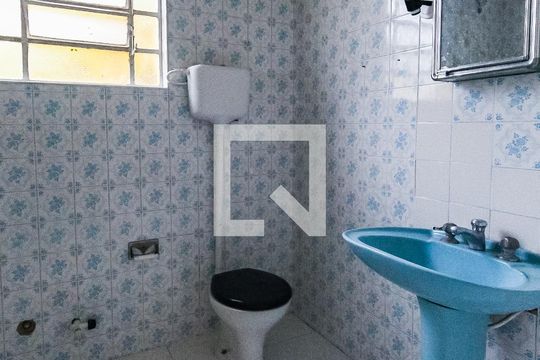 Banheiro de casa à venda com 4 quartos, 200m² em Passo D’areia, Porto Alegre