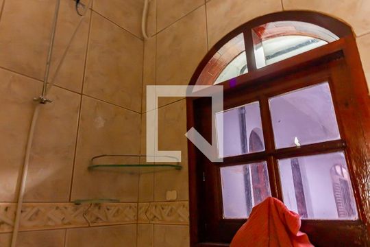 Banheiro de casa para alugar com 4 quartos, 120m² em Veloso, Osasco