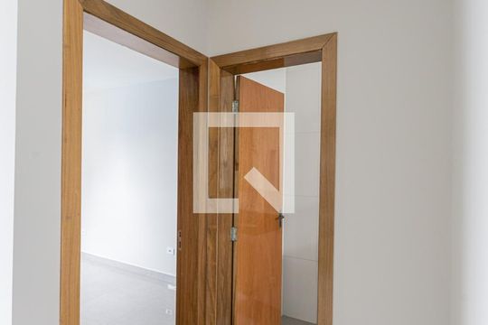 Corredor de apartamento para alugar com 1 quarto, 35m² em Vila Esperança, São Paulo