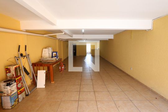 Garagem de casa à venda com 3 quartos, 190m² em Itaquera, São Paulo
