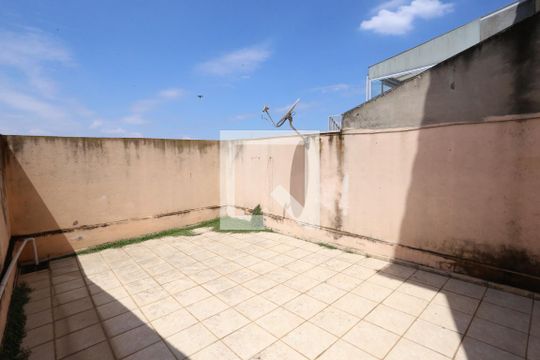 Quintal de casa à venda com 3 quartos, 190m² em Itaquera, São Paulo