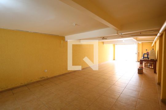 Garagem de casa à venda com 3 quartos, 190m² em Itaquera, São Paulo
