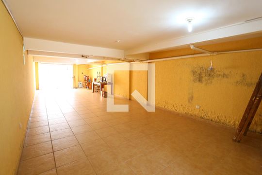 Garagem de casa à venda com 3 quartos, 190m² em Itaquera, São Paulo