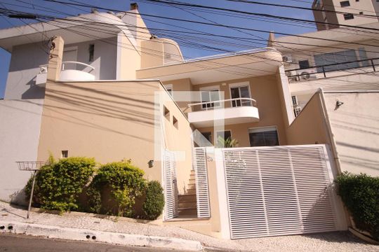 Fachada de casa à venda com 4 quartos, 300m² em Água Fria, São Paulo