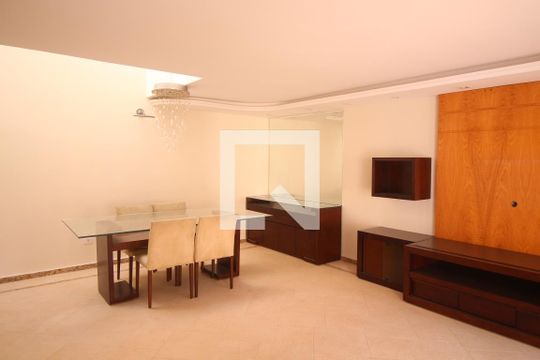 Casa à venda com 4 quartos, 300m² em Água Fria, São Paulo