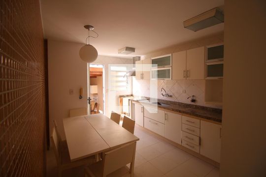 Cozinha de casa à venda com 4 quartos, 300m² em Água Fria, São Paulo