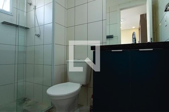 Banheiro de kitnet/studio para alugar com 1 quarto, 26m² em Vila Ré, São Paulo