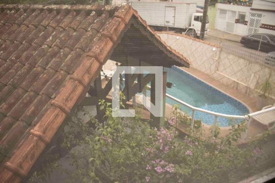 Vista de casa para alugar com 3 quartos, 450m² em  Vila Cascatinha , São Vicente