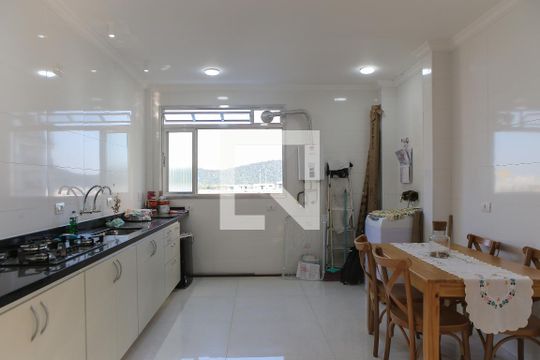 Cozinha de apartamento para alugar com 1 quarto, 70m² em Ponta da Praia, Santos