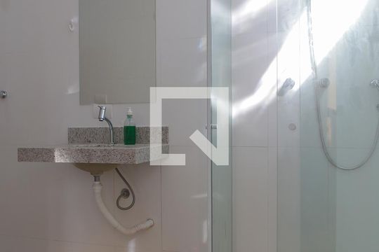 Banheiro de apartamento para alugar com 1 quarto, 70m² em Ponta da Praia, Santos