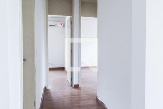 Corredor de apartamento para alugar com 3 quartos, 67m² em Humaitá, Porto Alegre