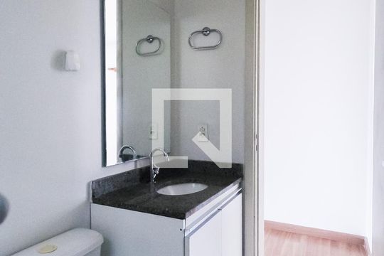 Banheiro de apartamento para alugar com 3 quartos, 67m² em Humaitá, Porto Alegre