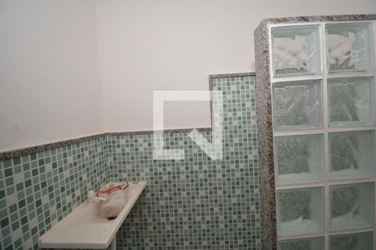 Banheiro de casa para alugar com 2 quartos, 60m² em Jardim América, Rio de Janeiro