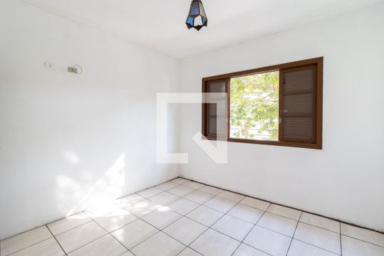 Quarto 1 de casa para alugar com 2 quartos, 150m² em Vila Vitório Mazzei, São Paulo
