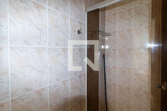 Banheiro de casa para alugar com 2 quartos, 150m² em Vila Vitório Mazzei, São Paulo