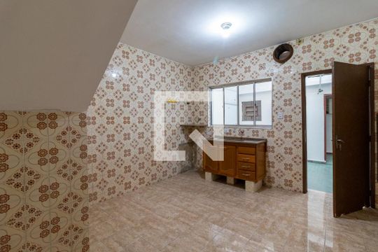 Cozinha de casa para alugar com 2 quartos, 150m² em Vila Vitório Mazzei, São Paulo