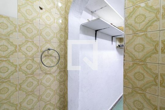 Banheiro de Serviço de casa para alugar com 2 quartos, 84m² em Vila Vitório Mazzei, São Paulo