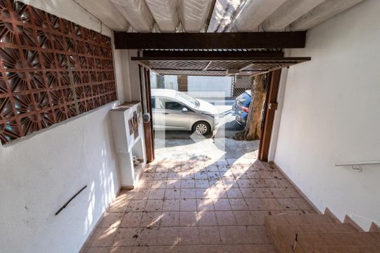 Vista da Sala de casa para alugar com 2 quartos, 150m² em Vila Vitório Mazzei, São Paulo