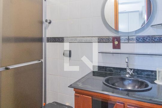 Banheiro de apartamento à venda com 1 quarto, 40m² em Praia de Belas, Porto Alegre