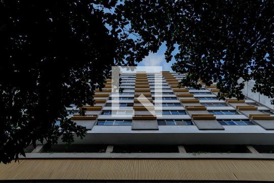 Fachada  de apartamento para alugar com 2 quartos, 68m² em Copacabana, Rio de Janeiro