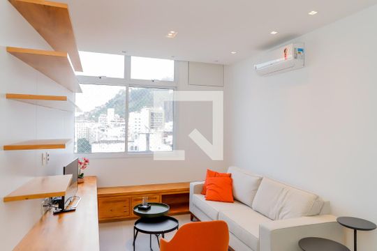 Sala de apartamento para alugar com 2 quartos, 68m² em Copacabana, Rio de Janeiro