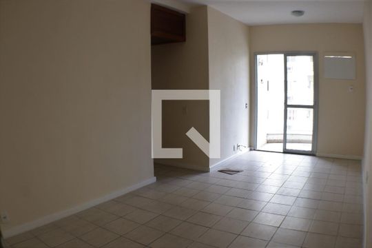 Apartamento para alugar com 2 quartos, 65m² em Tanque, Rio de Janeiro