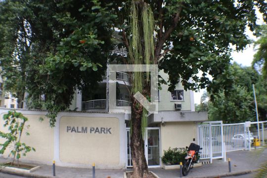 Fachada do Condomínio de apartamento para alugar com 2 quartos, 65m² em Tanque, Rio de Janeiro