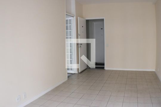 Sala de apartamento para alugar com 2 quartos, 65m² em Tanque, Rio de Janeiro