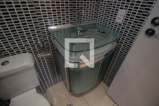 Banheiro de apartamento à venda com 2 quartos, 49m² em Itaquera, São Paulo