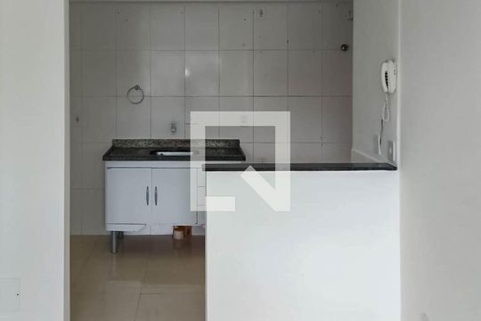 Cozinha de apartamento para alugar com 1 quarto, 42m² em Jardim Nathalie, Mogi das Cruzes
