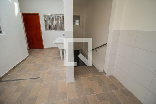 Quintal de casa para alugar com 2 quartos, 50m² em Jardim Robru, São Paulo