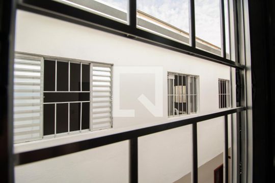 Vista do Quarto 1 de casa para alugar com 2 quartos, 50m² em Jardim Robru, São Paulo