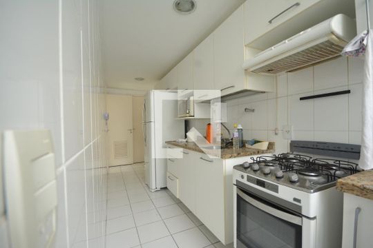 Cozinha de apartamento para alugar com 2 quartos, 90m² em Humaitá, Rio de Janeiro