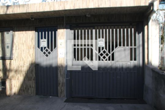 Fachada de casa à venda com 3 quartos, 180m² em Conjunto Habitacional A E Carvalho, São Paulo