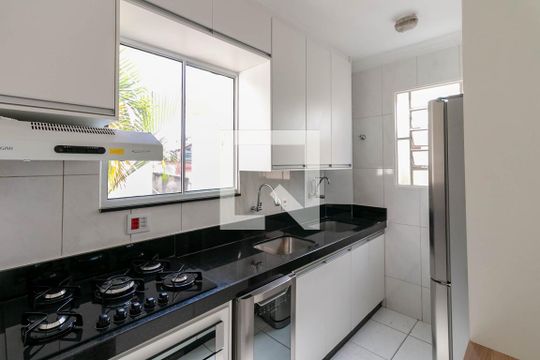 Cozinha e Área de Serviço de apartamento para alugar com 3 quartos, 68m² em Jardim Montanhês, Belo Horizonte