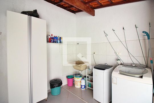 Lavanderia de casa à venda com 3 quartos, 200m² em Montanhão, São Bernardo do Campo