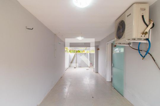 Garagem  de casa à venda com 3 quartos, 300m² em Ipanema, Porto Alegre