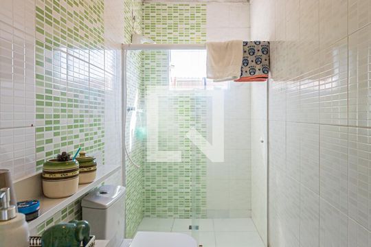 Banheiro de casa à venda com 4 quartos, 216m² em Vila Lutécia, Santo André