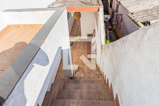 Escada Casa Inferior de casa à venda com 4 quartos, 216m² em Vila Lutécia, Santo André