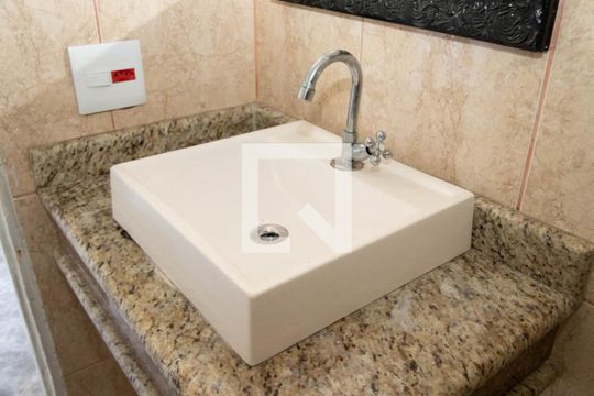 Banheiro de apartamento à venda com 2 quartos, 63m² em Santa Terezinha, São Bernardo do Campo