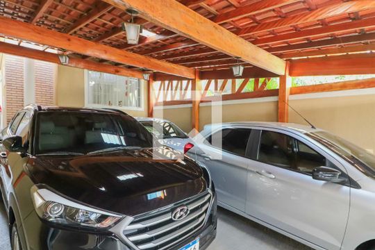 Garagem de casa à venda com 3 quartos, 127m² em Jardim das Vertentes, São Paulo