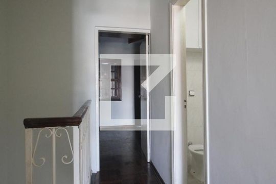 Corredor de casa para alugar com 2 quartos, 80m² em Jardim Ouro Preto, Taboão da Serra