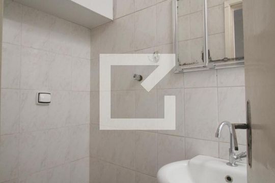 Banheiro de casa para alugar com 2 quartos, 80m² em Jardim Ouro Preto, Taboão da Serra